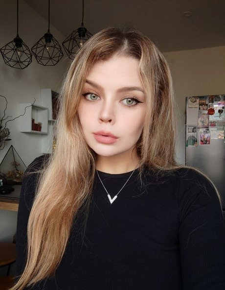 18 year old onlyfans hot naked image