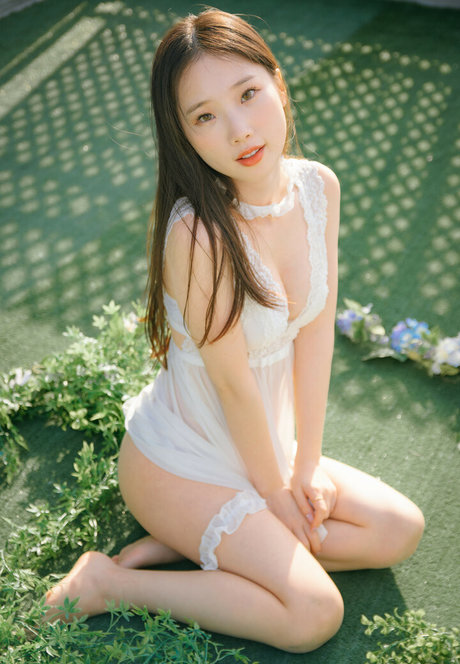 Pureding sexy model photo