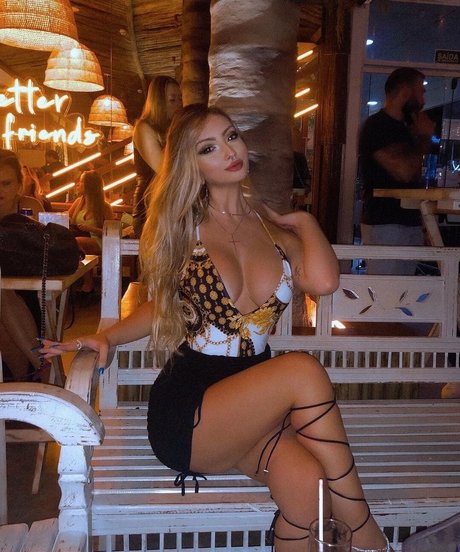 Carolina Fernandes model nude pictures