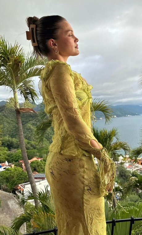 Olivia Holt free actress photos