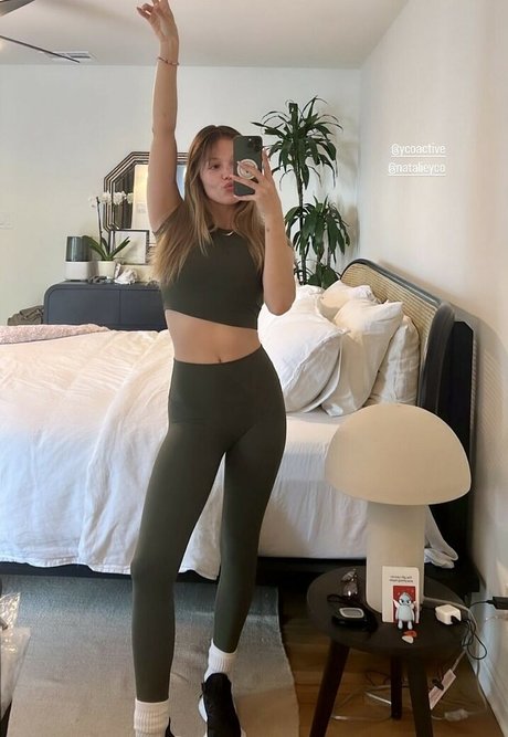 Olivia Holt erotic actress pic