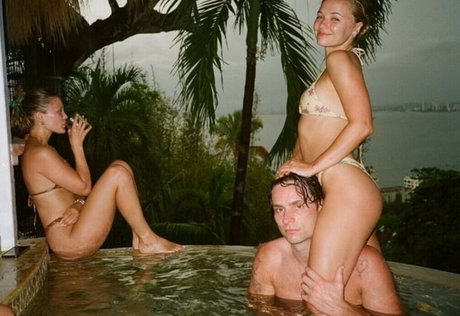 Olivia Holt hot star galleries