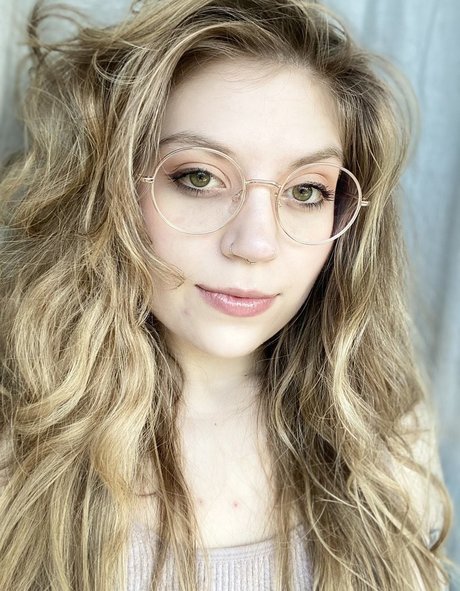 MissMousieMouse nude pornstar gallery