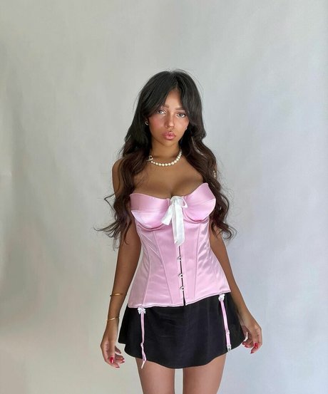 Daphne Blunt star pretty pic