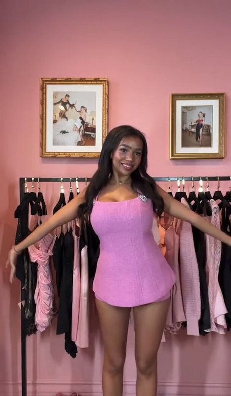 Daphne Blunt pornstar naked images