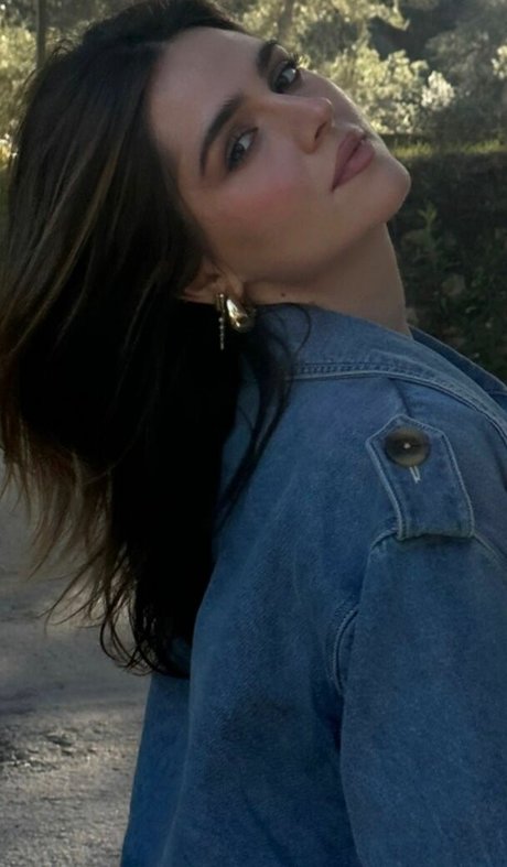 Jessy Hartel model image