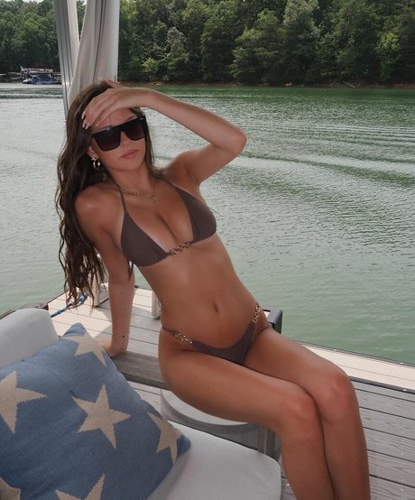 Mia Torrence star pornographic images