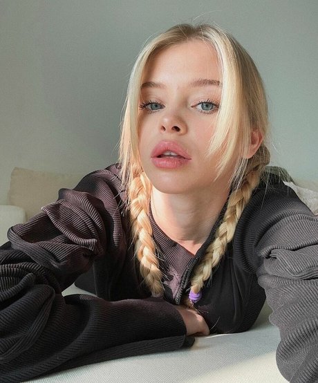 Philllybabyy pornstar perfect picture