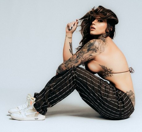 Philllybabyy star photos