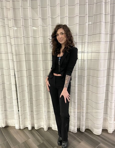 MelonieMac star porn pic