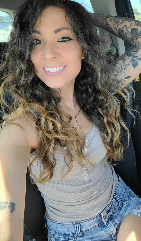 MelonieMac free model pic