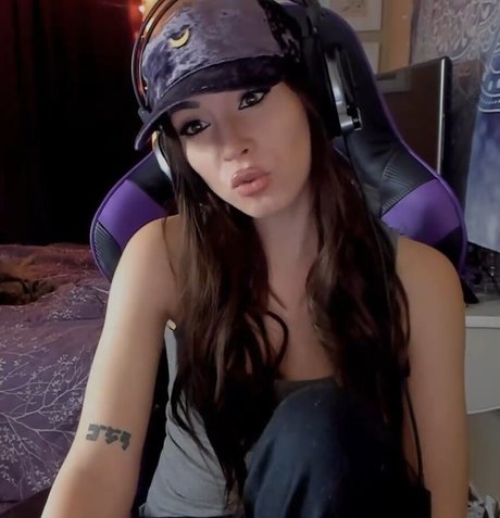 MelonieMac pornstar hd image