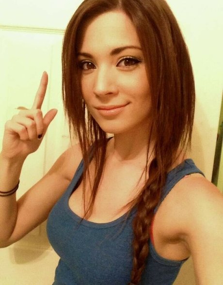 MelonieMac beautiful model img