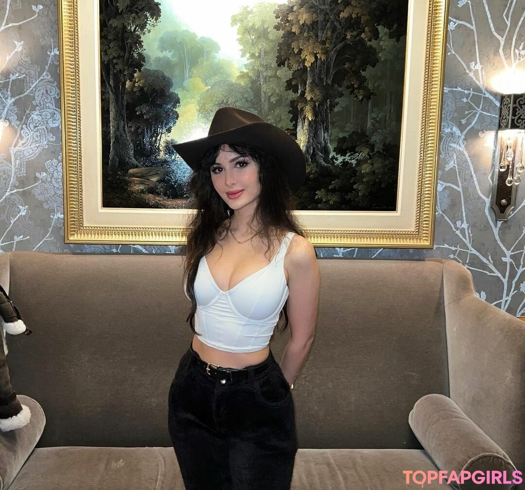 Sssniperwolf perfect model gallery