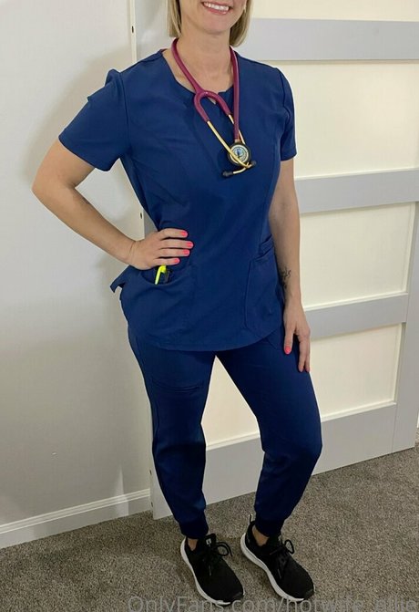 busty redhead onlyfans free sexy pic