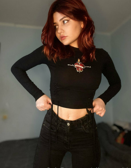 Alie Smith naked actress photos