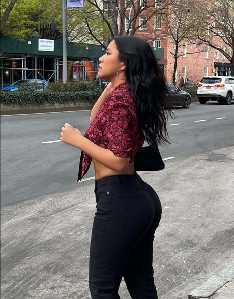 Julia Kelly model nude pic