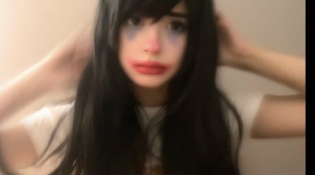 marisnot12 model pornographic image