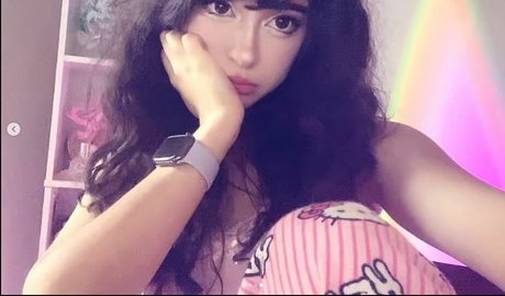 marisnot12 naked star photo