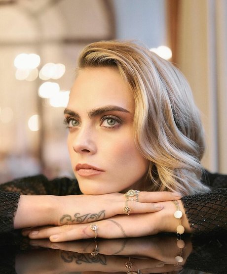 Cara Delevingne model sexy archive