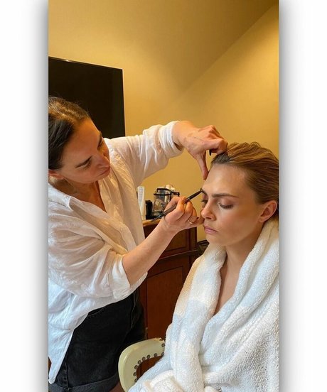 Cara Delevingne sexy actress pics