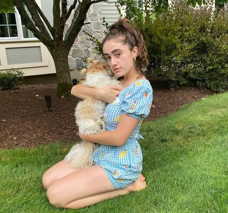 Rachel Anne Sennott star high quality img