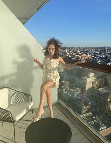 Rachel Anne Sennott model high quality pictures