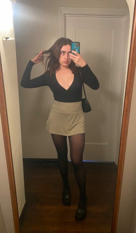 Rachel Anne Sennott star free gallery