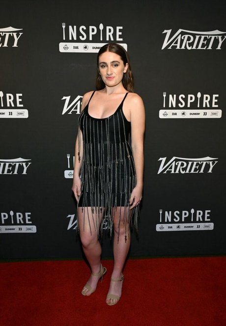 Rachel Anne Sennott sex actress photo