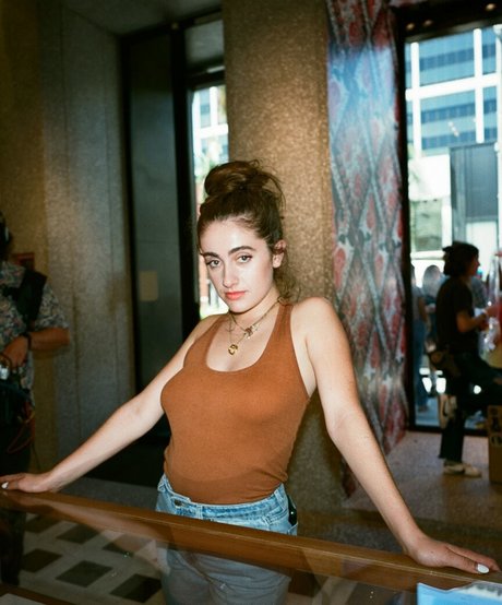 Rachel Anne Sennott hot model images