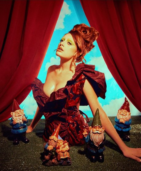 Rachel Anne Sennott pornstar sexy photo