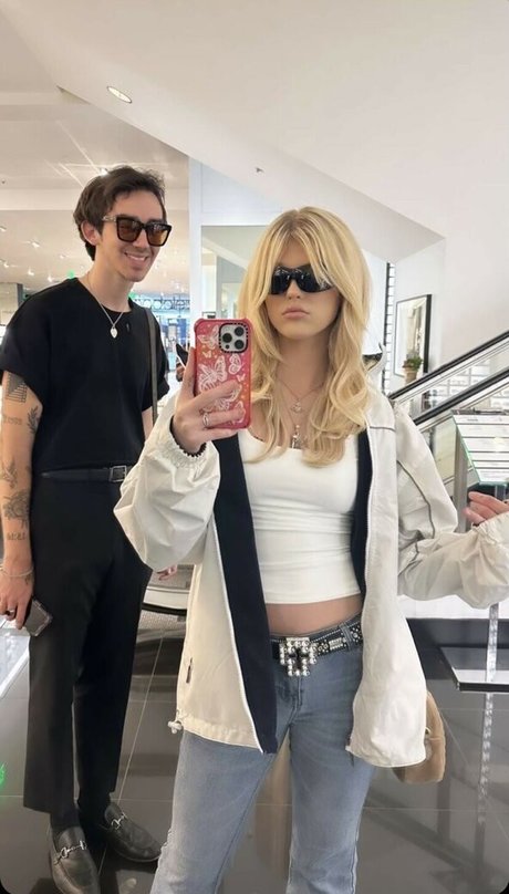 Loren Gray erotic star img