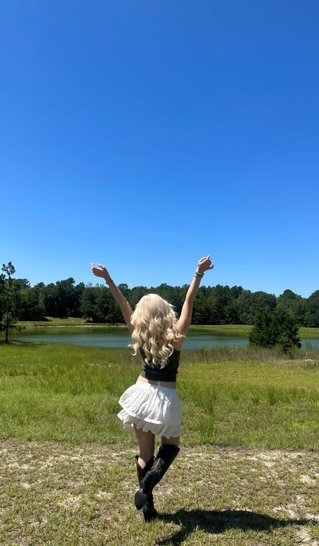 Loren Gray star nude pic