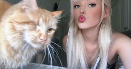 Loren Gray porn star photos