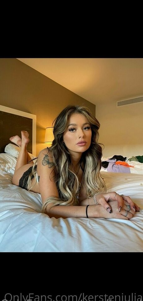 carolinecolston star nudes archive