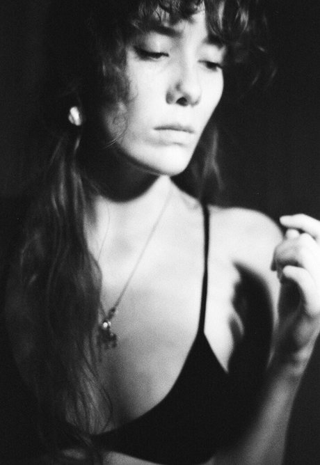 Berta Andrea Sndal pretty actress pics