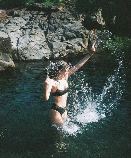 Berta Andrea Sndal star hot images