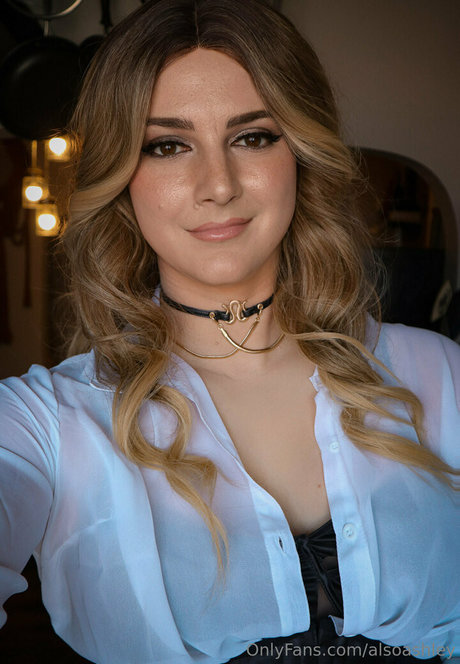 Ashley Barron erotic model picture