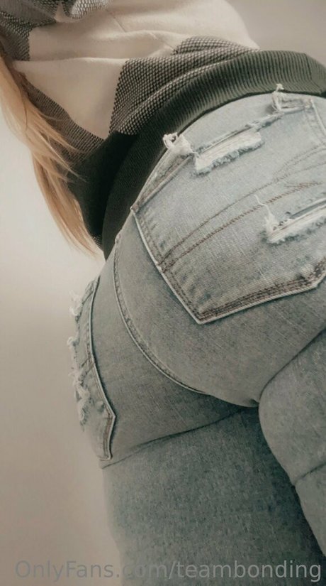 lesbian kissing onlyfans xxx pic