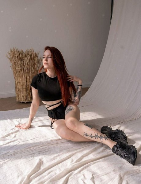 denlyasha hot model pic