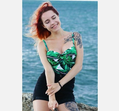 denlyasha top star img