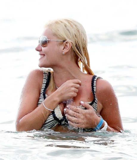 Elisha Cuthbert model free img