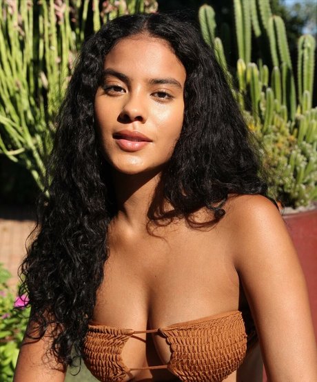 Bella Campos nice model picture