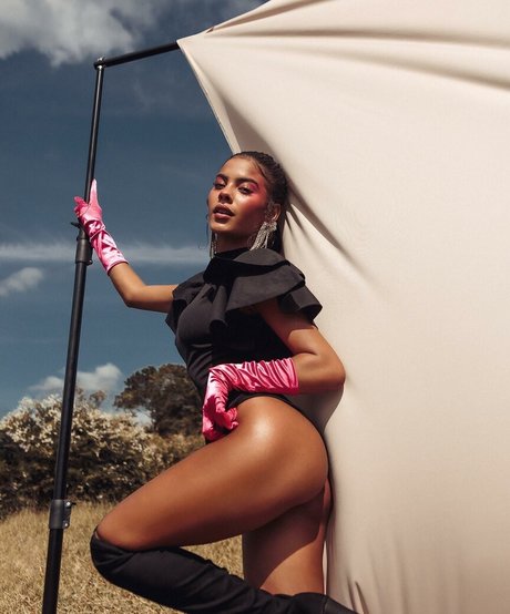 Bella Campos nude actress pictures