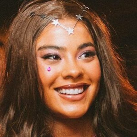 Bella Campos model free photo