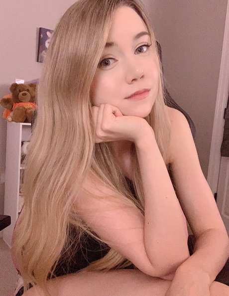 Dizzykitten porn actress galleries