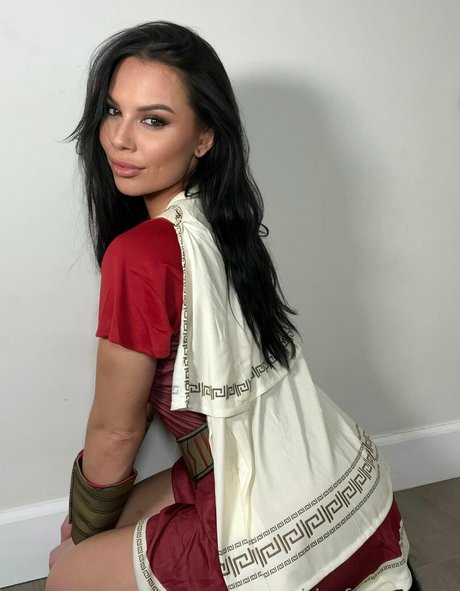 Aidra Fox pretty pornstar photos