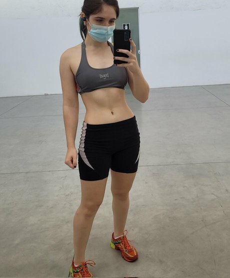 cristinysam model hd picture