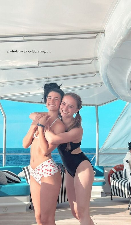 Charli D Amelio model nude pictures