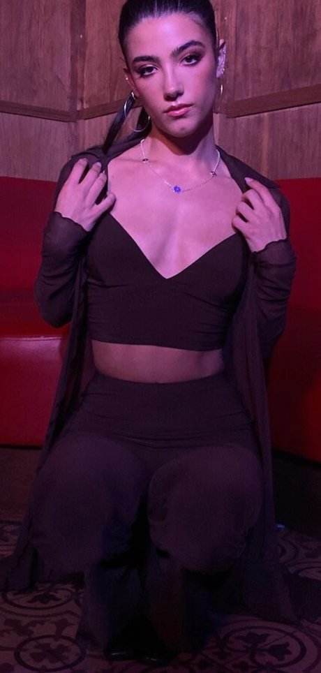 Charli D Amelio hot model pics